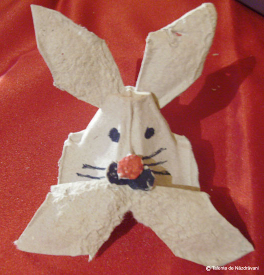 Ornament din carton de oua