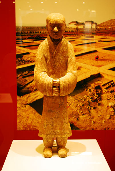 Figurina din ceramica colorata Dinastia Han - 206 i.Ch. - 220 d.Ch. Obiect funerar.