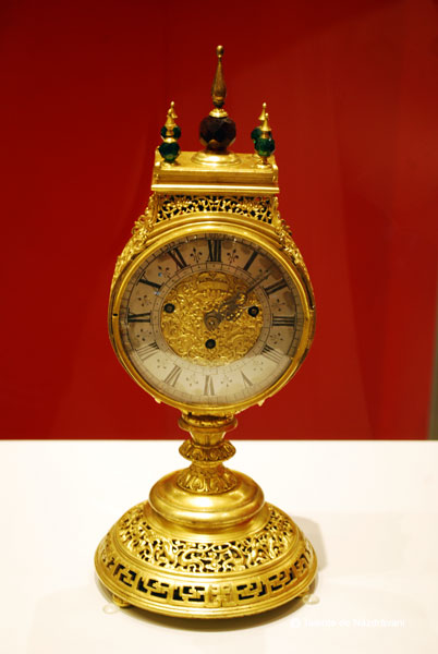 Ceas imperial de masa cu suport din bronz aurit pentru palarii Dinastia Quing 1644-1911